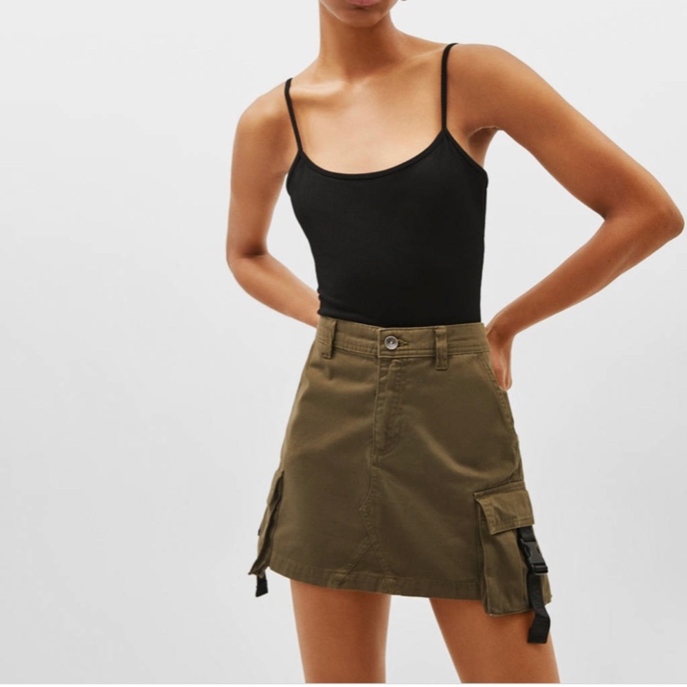 💓Bershka Highwaisted Cargo Skirt💓